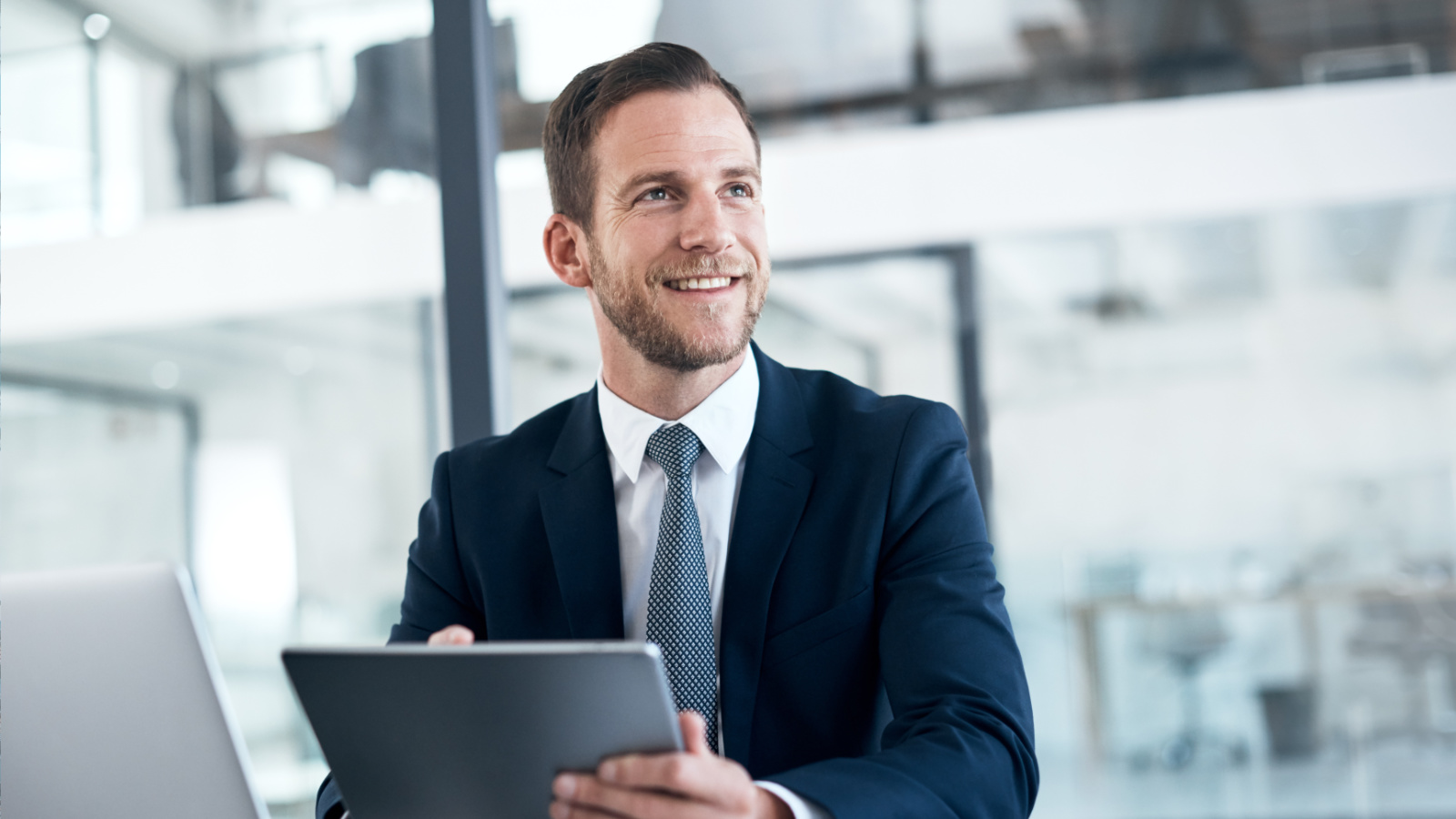  Self-employed person / entrepreneur signs on the tablet