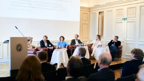 Diskussionsrunde Parlamentarischer Abend 2025  Hier geht es zur Newsmeldung Parlamentarischer Abend Mai 2025